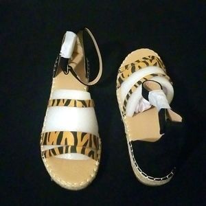 NWT Size 12 Women's Journee Collection Sandal